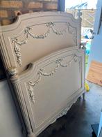 Vintage 1-persoonsbed met sierlijke details, Antiek en Kunst, Antiek | Meubels | Bedden, Ophalen