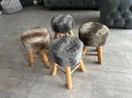 4 leuke stevige krukjes met fluffy bontjes, Ophalen, Zo goed als nieuw, Hout