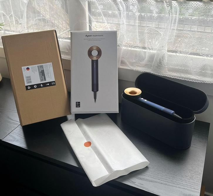 Gloednieuwe Dyson Supersonic Prussisch blauw, Met garantie!, Sieraden, Tassen en Uiterlijk, Uiterlijk | Haarverzorging, Nieuw
