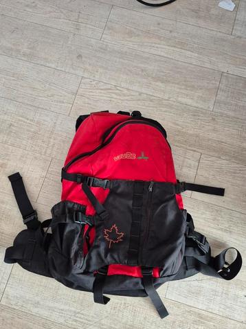 Vaude rugzak voor trekkers in zwart met rood beschikbaar voor biedingen