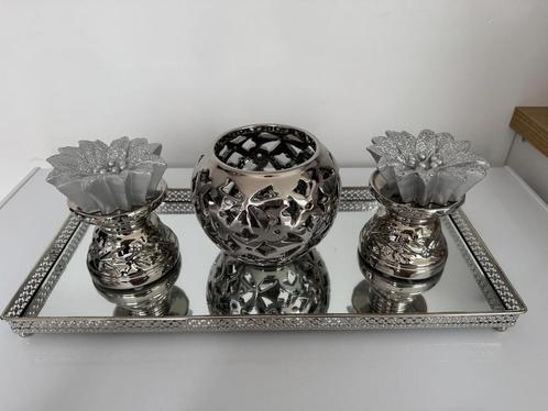 ️ Luxe Kaarsenset op Spiegelplateau – Nieuw – €12, Huis en Inrichting, Woonaccessoires | Kandelaars en Kaarsen, Nieuw, Kaars, Minder dan 25 cm