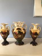 Vazen set van drie vazen voor op een kast., Antiek en Kunst, Ophalen