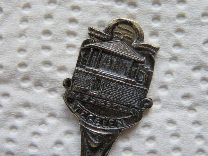 Lepeltje de Passiespelen te Tegelen, Verzamelen, Porselein, Kristal en Bestek, Nieuw, Bestek, Overige materialen, Verzenden