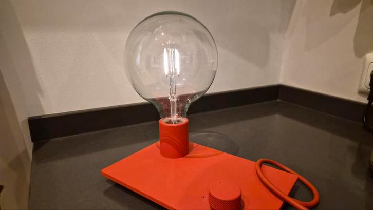 MUUTO Tafellamp / Nachtlampje, Huis en Inrichting, Lampen | Vloerlampen, Zo goed als nieuw, Minder dan 100 cm, Ophalen of Verzenden