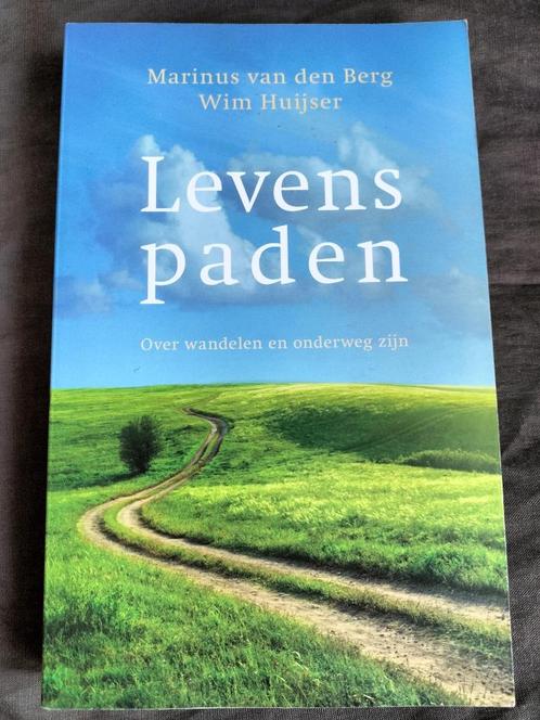 Levenspaden / over wandelen en onderweg zijn, Boeken, Esoterie en Spiritualiteit, Zo goed als nieuw, Verzenden