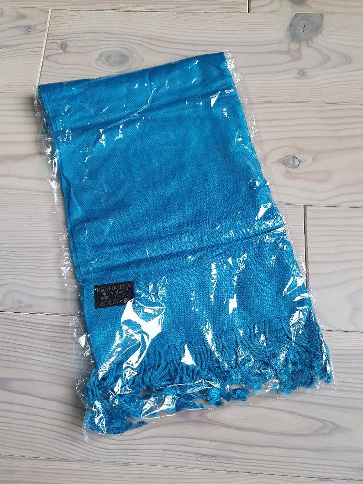 Turquoise, blauwe Pashmina sjaal, nieuw in de verpakking, Kleding | Dames, Mutsen, Sjaals en Handschoenen, Nieuw, Sjaal, Maat 46/48 (XL) of groter