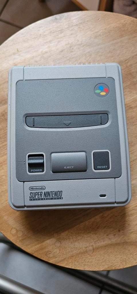 Mini SNES met 2 Controllers, Spelcomputers en Games, Spelcomputers | Nintendo Super NES, Zo goed als nieuw, Met 2 controllers