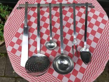 RVS Lepelrek 7-delig <> Vintage KEUKENREK met 6 Lepels beschikbaar voor biedingen