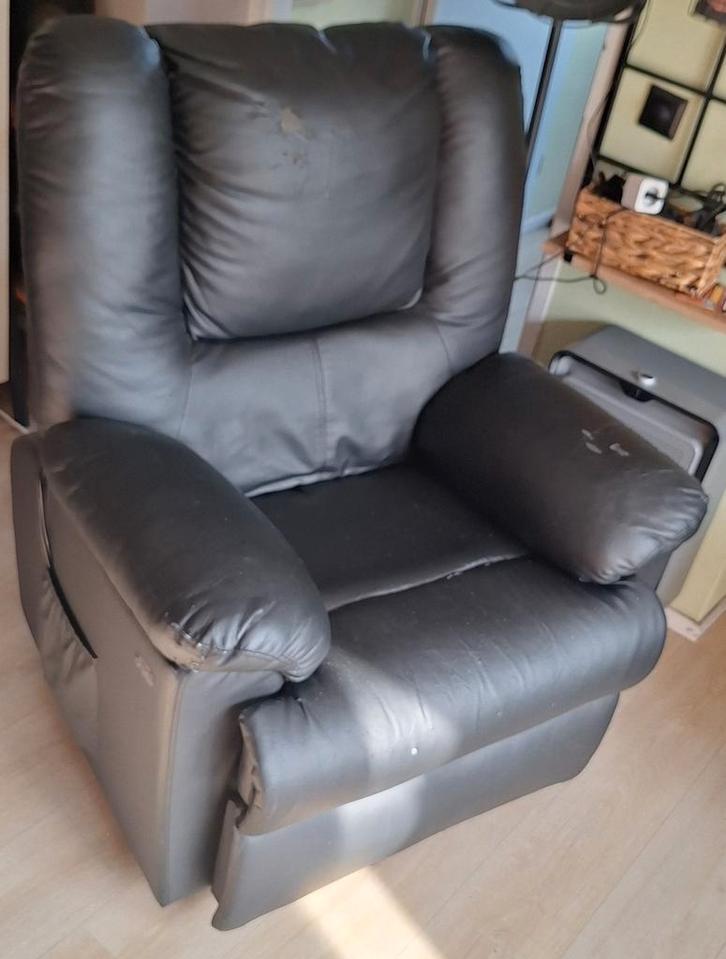 elektrisch verstelbare stoel met message functie - gratis, Huis en Inrichting, Fauteuils, Gebruikt, Leer, 50 tot 75 cm, Ophalen