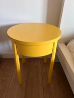 Geel nachtkastje / bijzettafeltje ikea design, Huis en Inrichting, Tafels | Bijzettafels, Minder dan 55 cm, Gebruikt, Rond, Hout