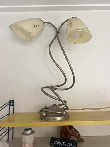 Vintage Tafellamp met Italiaanse Ivoorkleurige Kapjes beschikbaar voor biedingen