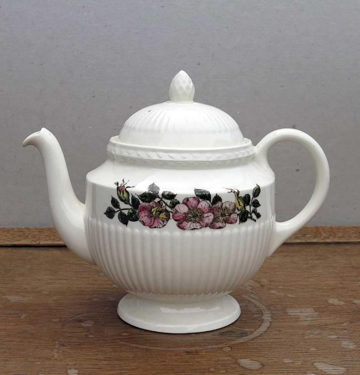 Wedgwood Briar Rose Theepot, Verzamelen, Porselein, Kristal en Bestek, Zo goed als nieuw, Overige typen, Porselein, Ophalen