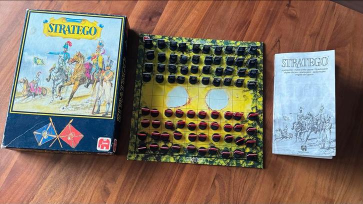 Stratego Bordspel - Tactisch Meesterwerk!, Hobby en Vrije tijd, Gezelschapsspellen | Bordspellen, Zo goed als nieuw, Een of twee spelers