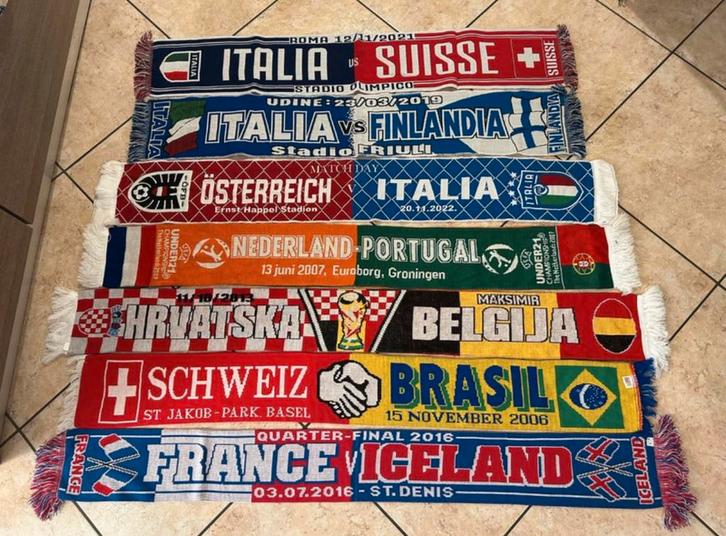 Partij voetbalsjaals deel 2, Verzamelen, Sportartikelen en Voetbal, Zo goed als nieuw, Vaantje of Sjaal, Buitenlandse clubs, Ophalen of Verzenden