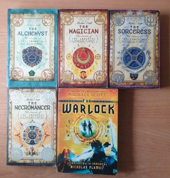 Michael Scott - 5x Secrets of the Immortal Nicholas Flamel, Boeken, Fantasy, Gelezen, Ophalen of Verzenden