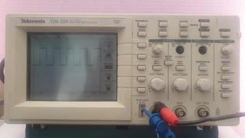 Tektronic TDS220 osciloscoop beschikbaar voor biedingen