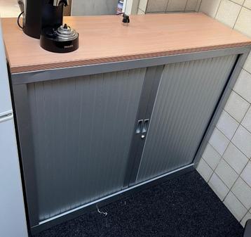Archiefkast met roldeuren beschikbaar voor biedingen
