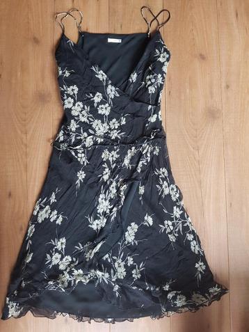 Zijden zomerjurkje maat S, zwart met bloemen, merk Planet beschikbaar voor biedingen