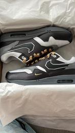 Air Max 1 Big Head Mode GoldenEye 007 44, Ophalen of Verzenden, Nieuw