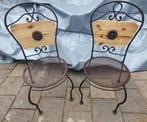 2 smeedijzeren tuinstoelen met gietijzer ornament., Ophalen, Gebruikt, Metaal