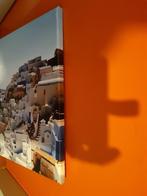 Foto op doek dorpje en bergen aan de kust, 50 tot 75 cm, Nieuw, Ophalen of Verzenden, Foto of Poster