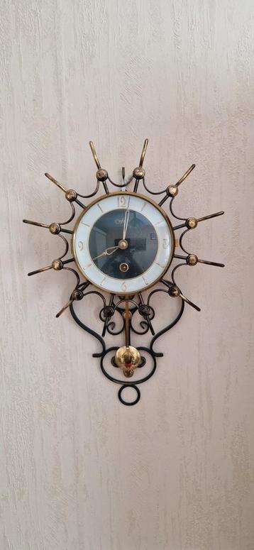 Vintage zonneklok wandklok beschikbaar voor biedingen
