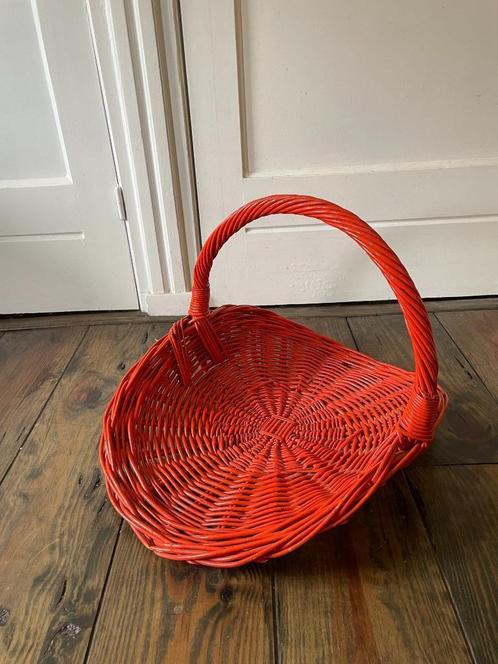 Oranje rieten mand met handvat – groot formaat, Huis en Inrichting, Woonaccessoires | Overige, Gebruikt, Ophalen