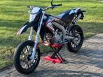Aprilia SX 50 | 2016, Fietsen en Brommers, Brommers | Derbi, Ophalen, 6 versnellingen, Maximaal 45 km/u, Zo goed als nieuw