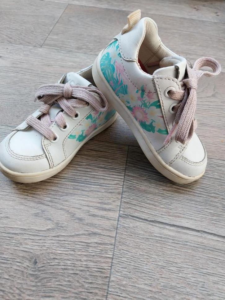 Leuke meisjesschoenen met bloemenprint - maat 22, Kinderen en Baby's, Kinderkleding | Schoenen en Sokken, Gebruikt, Schoenen, Meisje