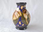 Platelen Vaasje met decor Dila – Arnhemse Fayence, ca 1927, Ophalen of Verzenden