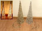 2x lichtkegel piramide 60 cm, 1 goud 1 zilver kleur, kerst, Diversen, Kerst, Verzenden, Zo goed als nieuw