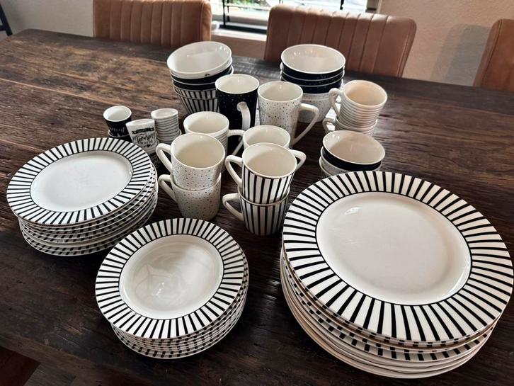 Servies Dutch rose, Huis en Inrichting, Keuken | Servies, Zo goed als nieuw, Overige stijlen, Aardewerk, Ophalen