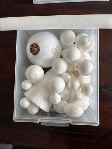 Polystyreen Bollen & Kegel - Knutselmateriaal beschikbaar voor biedingen