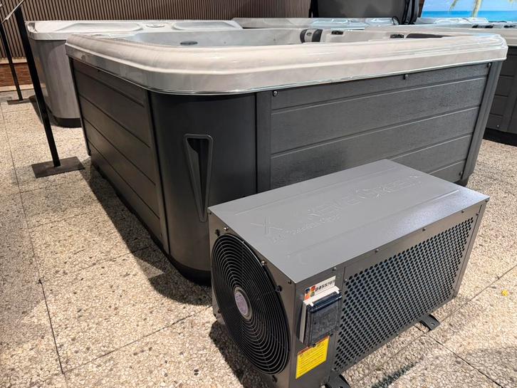 Passion Relax met warmtepomp tot 75% besparen op de rekening, Tuin en Terras, Bubbelbaden en Hottubs, Zo goed als nieuw, Pomp