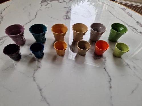 REVOL koffie en espressokopjes 'gedeukt bekertje' - set, Huis en Inrichting, Keuken | Servies, Zo goed als nieuw, Kop(pen) en/of Schotel(s)