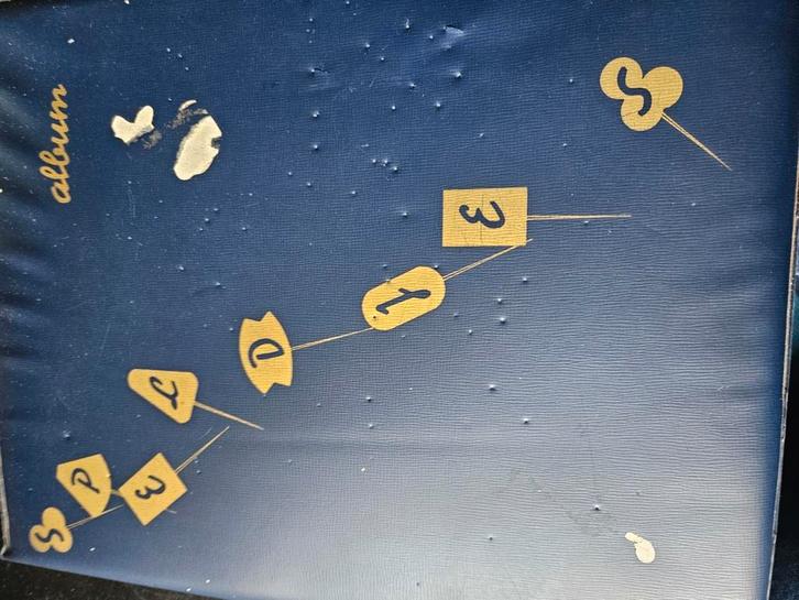 Map vol speldjes (koopje), Verzamelen, Speldjes, Pins en Buttons, Gebruikt, Overige onderwerpen, Ophalen of Verzenden