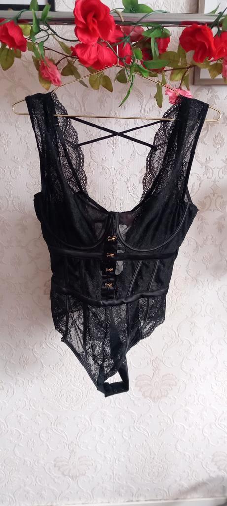 Mooie Hunkemöller Body - Perfect onder een blazer!, Kleding | Dames, Ondergoed en Lingerie, Body of Korset, Zwart, Ophalen of Verzenden
