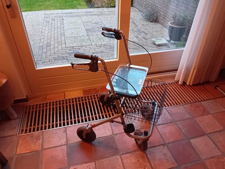 Zeer mooie rollator, Diversen, Rollators, Zo goed als nieuw, Ophalen