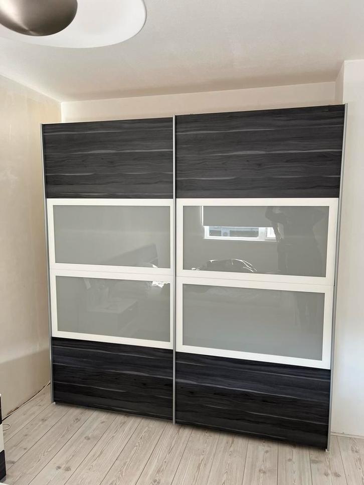 Kledingkast met schuifdeuren antractiet/wit, Huis en Inrichting, Kasten | Kledingkasten, Gebruikt, 200 cm of meer, 200 cm of meer