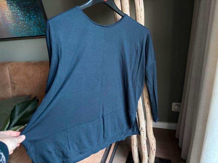 Stijlvolle Lanius longsleeve donkerblauw 34 modal boxy fit, Kleding | Dames, Tops, Zo goed als nieuw, Maat 34 (XS) of kleiner
