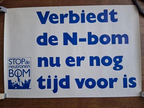 Poster Stop de Neutronenbom - Verbiedt de N-bom 31x46cm, Verzamelen, Posters, Zo goed als nieuw, A1 t/m A3, Rechthoekig Staand