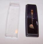 Vintage Pin Bloedbank/bloeddruppel. Nwst. in doosje., Verzamelen, Speldjes, Pins en Buttons, Ophalen of Verzenden, Nieuw, Overige onderwerpen