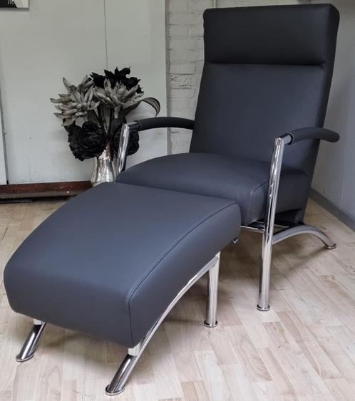 Leolux Helical fauteuil met hocker opnieuw gestoffeerd Leder, Huis en Inrichting, Fauteuils, Nieuw, Leer, Metaal, 75 tot 100 cm