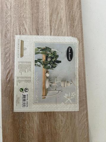 Nieuwe Houten Wandplank van Home Accents  beschikbaar voor biedingen