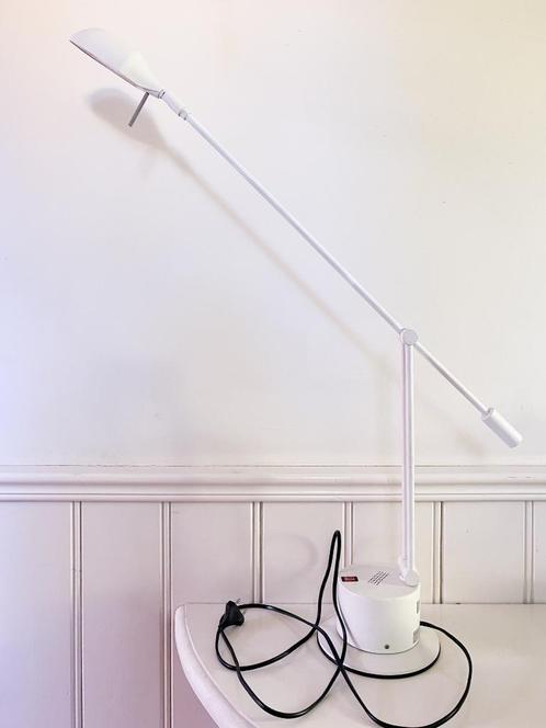 Vintage witte verstelbare bureaulamp – ijzer, halogeen, Huis en Inrichting, Lampen | Tafellampen, Gebruikt, Minder dan 50 cm, Metaal
