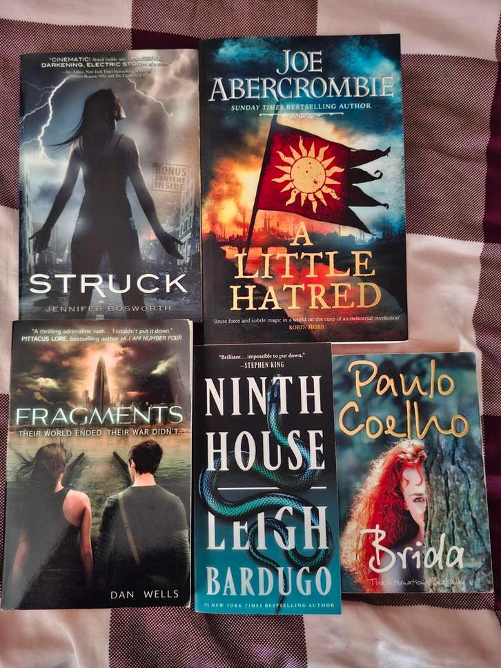 Engels fantasy boekenpakket van 5 boeken voor 24 euro, Boeken, Fantasy, Zo goed als nieuw, Ophalen