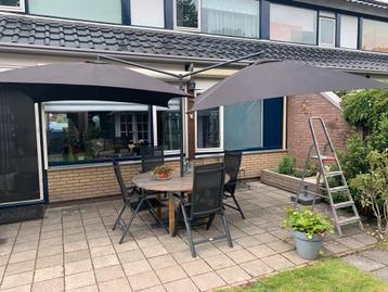 Dubbele zweefparasol 2x 3x3 meter beschikbaar voor biedingen