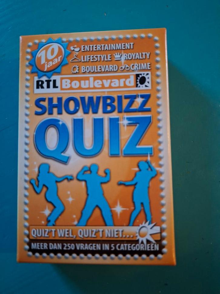 RTL Boulevard Showbizz Quiz - Leuk spel!, Hobby en Vrije tijd, Gezelschapsspellen | Bordspellen, Nieuw, Een of twee spelers, Drie of vier spelers