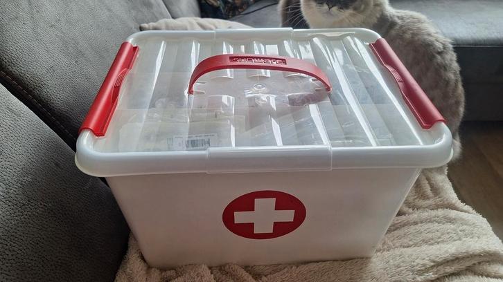 EHBO kitten/puppy koffer, Dieren en Toebehoren, Overige Dieren-accessoires, Zo goed als nieuw, Ophalen of Verzenden
