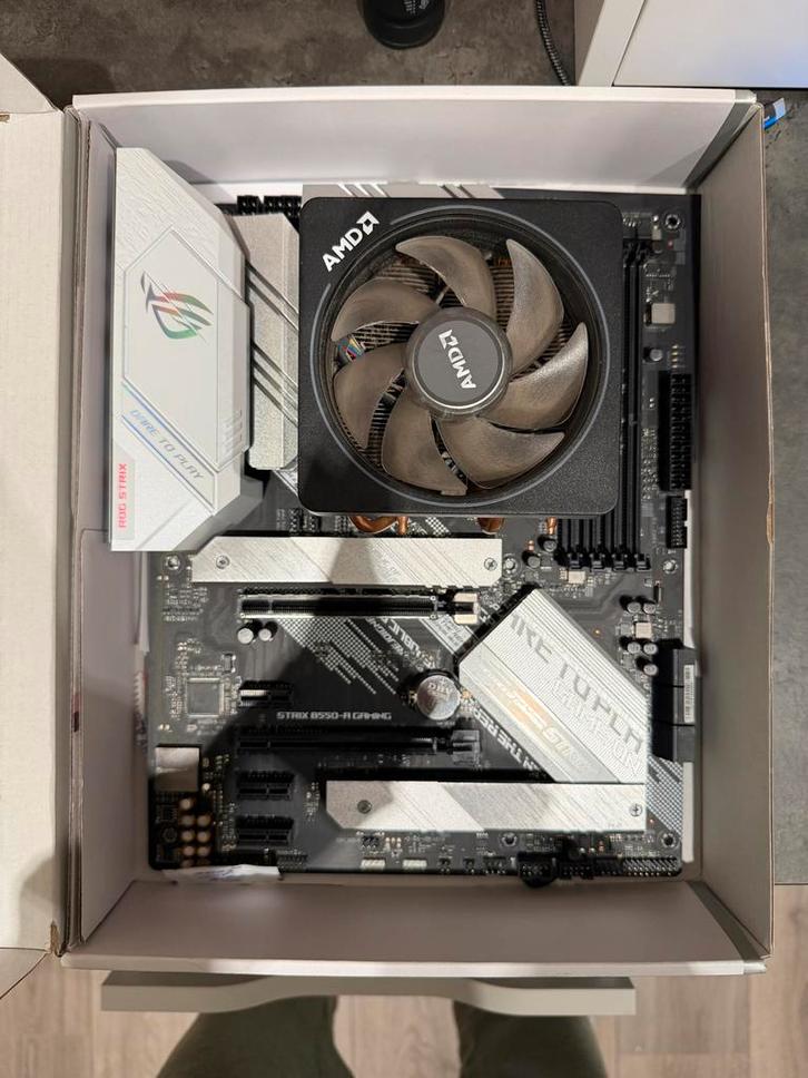 AMD Ryzen 9 5900X + ROG Strix B550-A Gaming + Wraith Prism, Computers en Software, Processors, Gebruikt, 12-core, 4 Ghz of meer